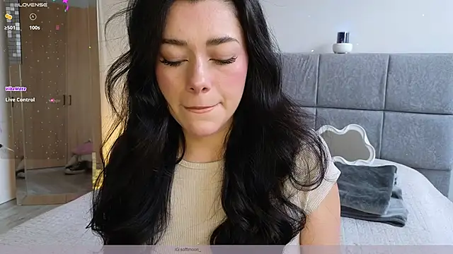 Snapshot of Soffimoon_ chatting on 02/24/26, 08:29 Soffimoon online show from 02/24/26, 08:29