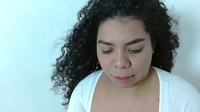 Snapshot of yulissa18 chatting on 03/15/25, 04:35 yulissa18 online show from 03/15/25, 04:35