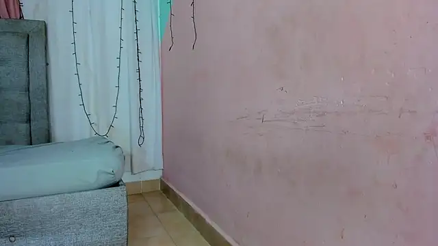 valentina 0  online show from 10/26/25, 03:45