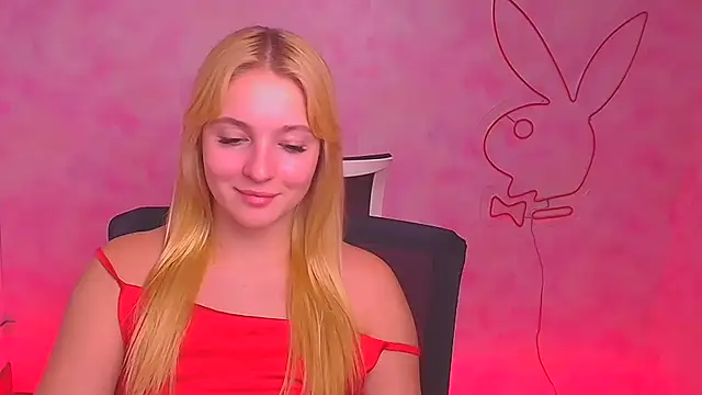 Snapshot of Milka_kiss_ chatting on 12/19/24, 04:13 Milka kiss online show from 12/19/24, 04:13