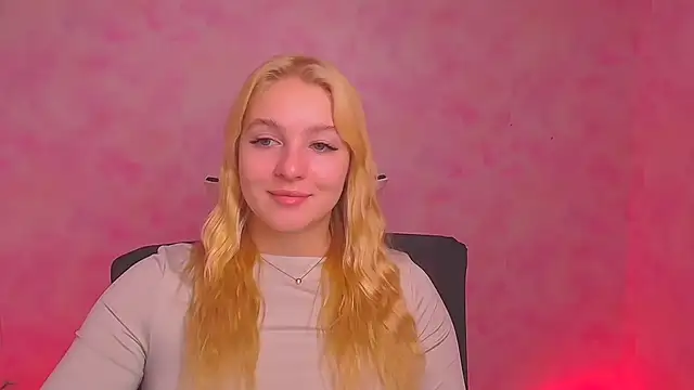 Snapshot of Milka_kiss_ chatting on 01/03/25, 11:03 Milka kiss online show from 01/03/25, 11:03