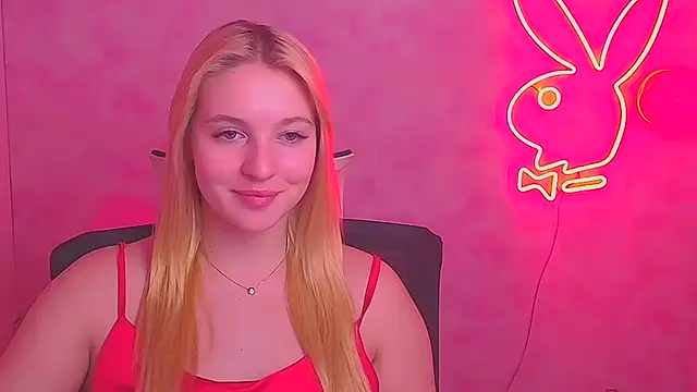 Snapshot of Milka_kiss_ chatting on 02/17/25, 03:42 Milka kiss online show from 02/17/25, 03:42