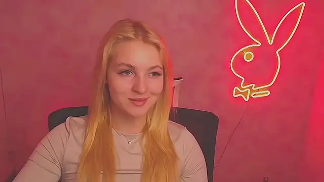 Snapshot of Milka_kiss_ chatting on 03/09/25, 04:22 Milka kiss online show from 03/09/25, 04:22