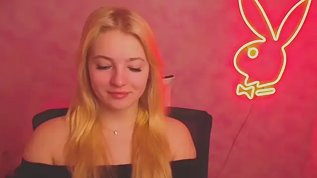 Snapshot of Milka_kiss_ chatting on 03/11/25, 06:53 Milka kiss online show from 03/11/25, 06:53