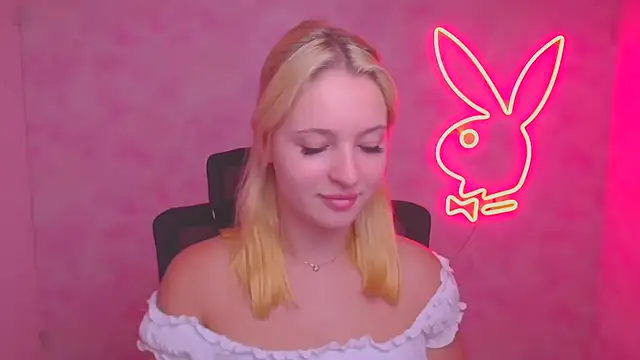 Snapshot of Milka_kiss_ chatting on 09/10/25, 05:51 Milka kiss online show from 09/10/25, 05:51