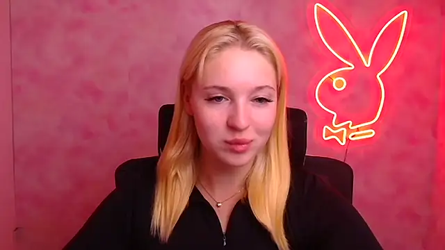 Snapshot of Milka_kiss_ chatting on 10/03/25, 05:59 Milka kiss online show from 10/03/25, 05:59