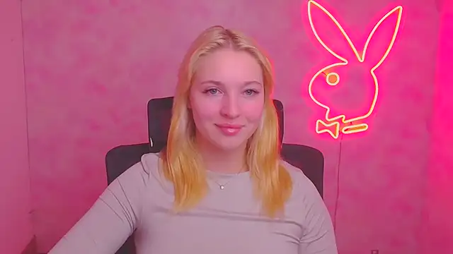 Snapshot of Milka_kiss_ chatting on 10/08/25, 05:49 Milka kiss online show from 10/08/25, 05:49