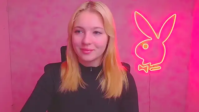 Snapshot of Milka_kiss_ chatting on 10/15/25, 08:58 Milka kiss online show from 10/15/25, 08:58