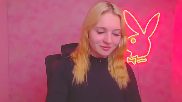 Snapshot of Milka_kiss_ chatting on 10/20/25, 05:52 Milka kiss online show from 10/20/25, 05:52