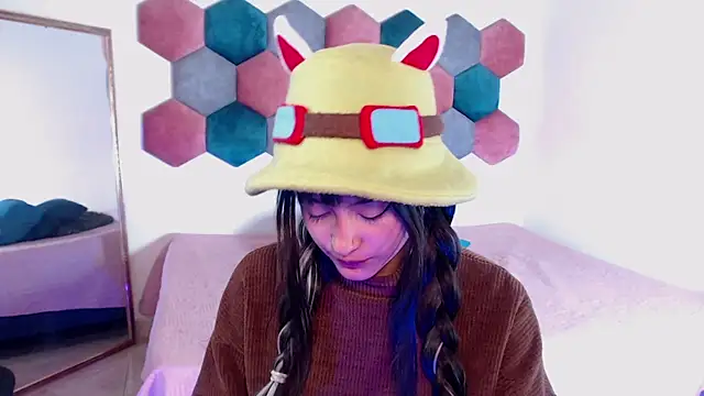 liz-beths online show from 02/19/25, 01:39