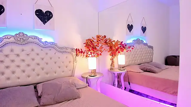 NiaColusi online show from 09/30/25, 07:52