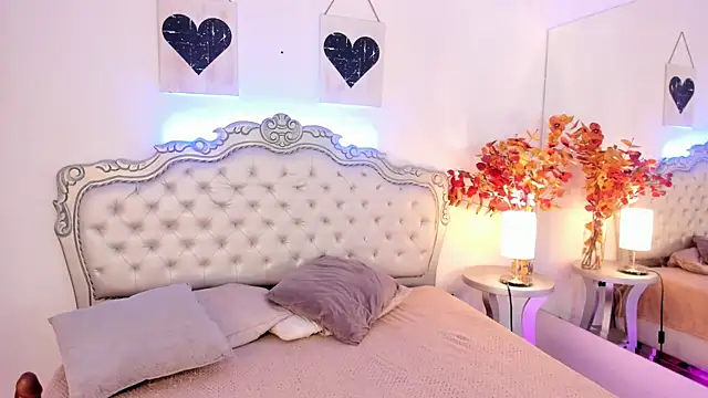 NiaColusi online show from 10/02/25, 08:16