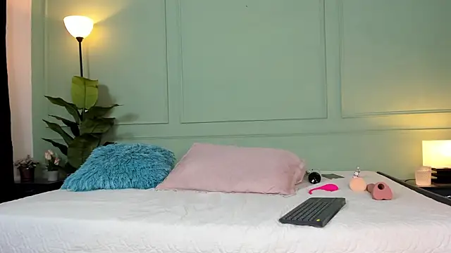 Emma Rosess online show from 12/13/24, 12:50