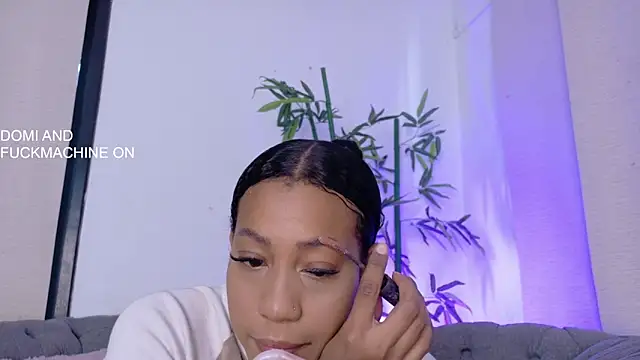 Snapshot of flavia_cruz chatting on 12/18/25, 07:09 flavia cruz online show from 12/18/25, 07:09