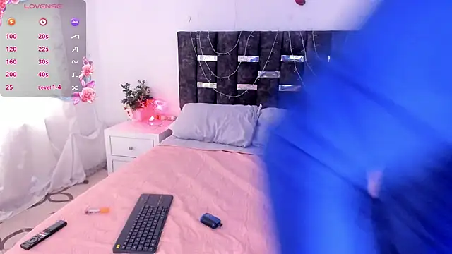 Snapshot of sharonmiller_2_ chatting on 12/30/24, 07:32 sharonmiller 2 online show from 12/30/24, 07:32