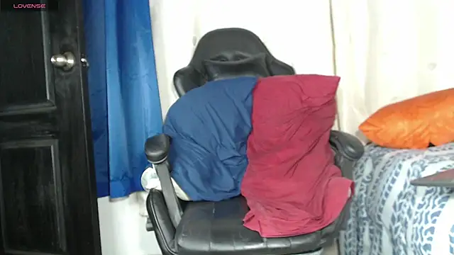 tizziano castillo  online show from 03/01/25, 01:00