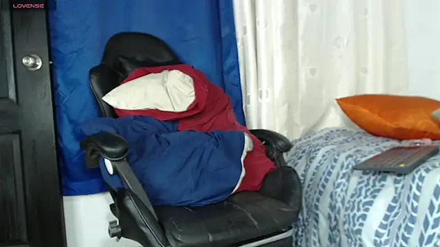 tizziano castillo  online show from 03/13/25, 01:32