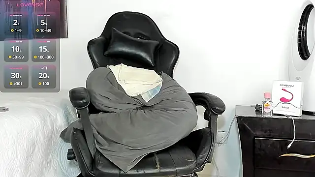 Snapshot of tizziano_castillo_ chatting on 03/09/26, 05:50 tizziano castillo online show from 03/09/26, 05:50