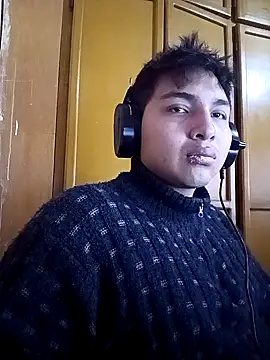 Snapshot of LoganFinds chatting on 09/26/25, 12:53 LoganFinds online show from 09/26/25, 12:53