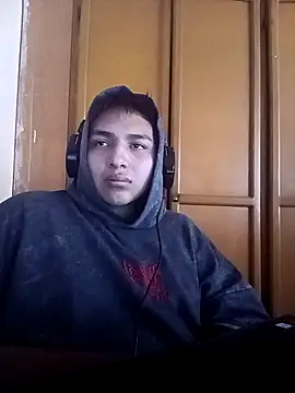 Snapshot of LoganFinds chatting on 10/27/25, 02:54 LoganFinds online show from 10/27/25, 02:54