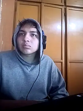 Snapshot of LoganFinds chatting on 11/05/25, 02:17 LoganFinds online show from 11/05/25, 02:17