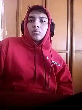 Snapshot of LoganFinds chatting on 11/12/25, 05:02 LoganFinds online show from 11/12/25, 05:02