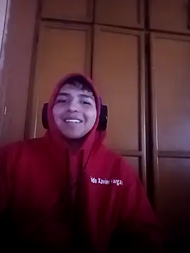 Snapshot of LoganFinds chatting on 11/13/25, 09:36 LoganFinds online show from 11/13/25, 09:36