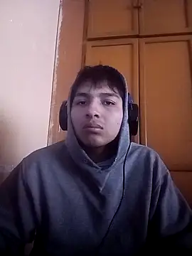 Snapshot of LoganFinds chatting on 11/23/25, 01:55 LoganFinds online show from 11/23/25, 01:55