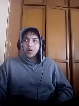 Snapshot of LoganFinds chatting on 11/26/25, 02:07 LoganFinds online show from 11/26/25, 02:07