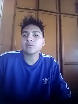 Snapshot of LoganFinds chatting on 12/17/25, 01:50 LoganFinds online show from 12/17/25, 01:50