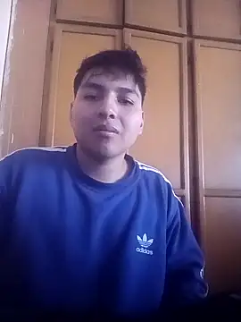 Snapshot of LoganFinds chatting on 12/18/25, 02:45 LoganFinds online show from 12/18/25, 02:45