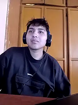 Snapshot of LoganFinds chatting on 02/19/26, 05:20 LoganFinds online show from 02/19/26, 05:20