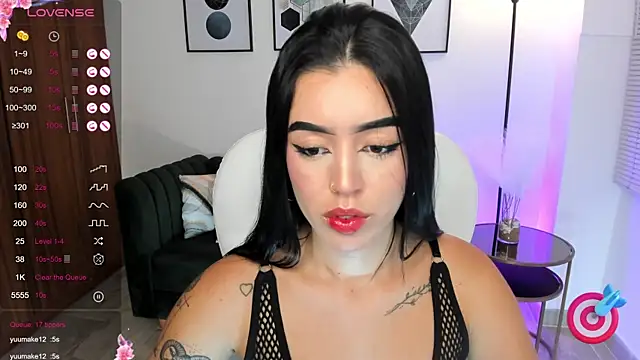 Snapshot of zoee_jackson chatting on 02/05/25, 10:44 zoee jackson online show from 02/05/25, 10:44