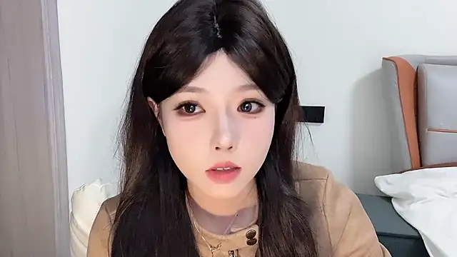 Snapshot of Q-ing chatting on 02/15/25, 01:49 Q-ing online show from 02/15/25, 01:49