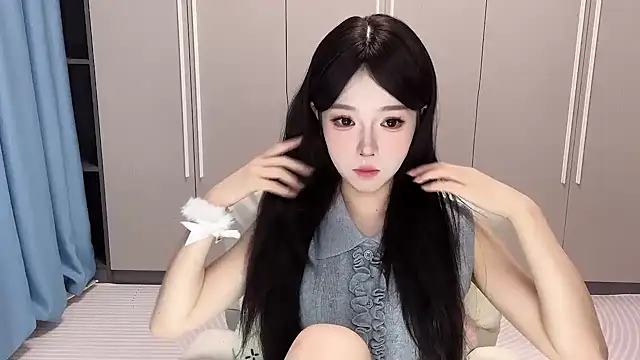 Snapshot of Q-ing chatting on 09/14/25, 01:32 Q-ing online show from 09/14/25, 01:32