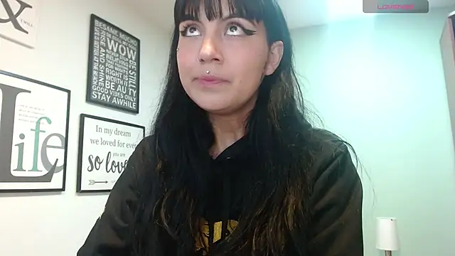 Snapshot of amy_adams1 chatting on 03/06/25, 05:03 amy adams1 online show from 03/06/25, 05:03