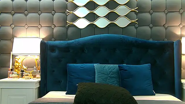 LeyaCass online show from 01/24/25, 07:41