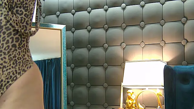 LeyaCass online show from 02/02/25, 07:20