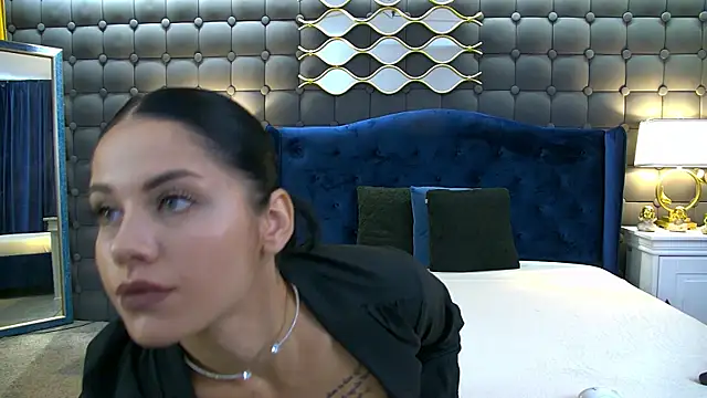 LeyaCass online show from 09/17/25, 04:36