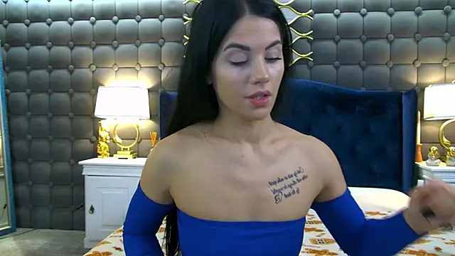 LeyaCass online show from 12/02/25, 05:24