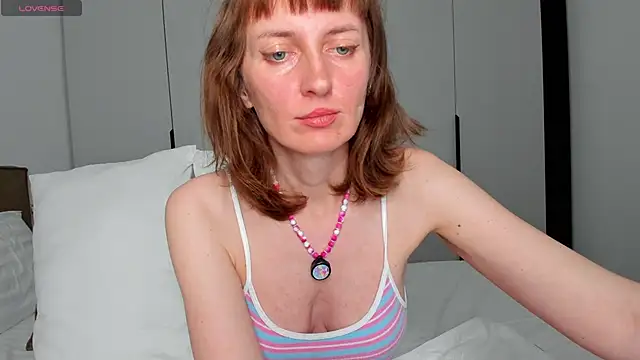 Snapshot of YourSexyNeighbour chatting on 05/04/26, 04:03 YourSexyNeighbour online show from 05/04/26, 04:03