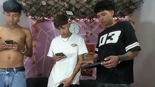 Fresahot2005 online show from 11/03/25, 03:02