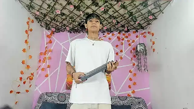 Fresahot2005 online show from 11/22/25, 10:14