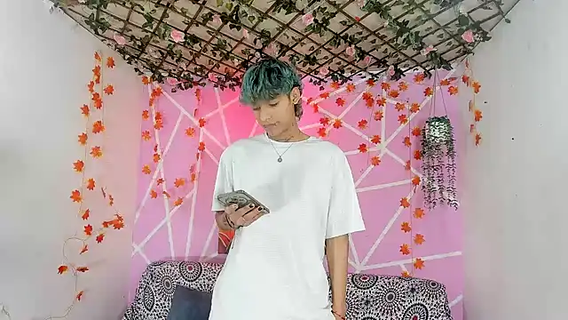 Fresahot2005 online show from 12/01/25, 02:22