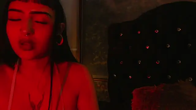 Snapshot of Cintya_Kros chatting on 11/12/25, 08:19 Cintya Kros online show from 11/12/25, 08:19