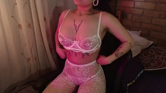 Snapshot of Cintya_Kros chatting on 02/18/26, 10:06 Cintya Kros online show from 02/18/26, 10:06