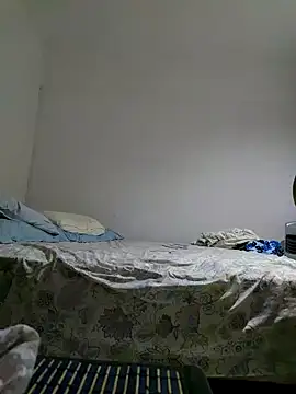 Snapshot of ackerman09 chatting on 12/19/25, 04:30 ackerman09 online show from 12/19/25, 04:30