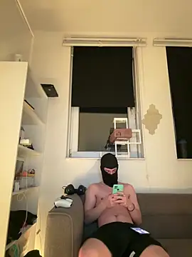 Snapshot of gostos__oo chatting on 02/02/26, 04:11 gostos oo online show from 02/02/26, 04:11