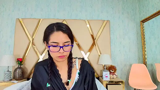 NicoleEsposito online show from 02/25/25, 09:42