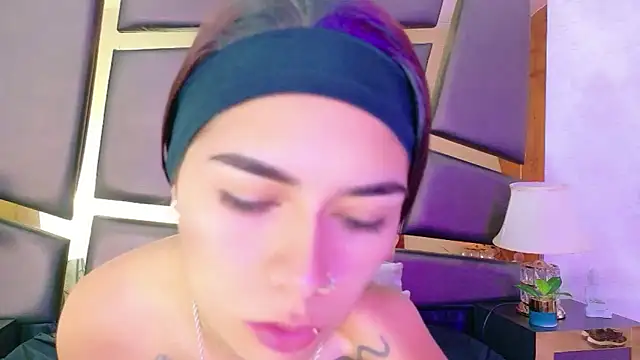 NicoleEsposito online show from 09/30/25, 01:05